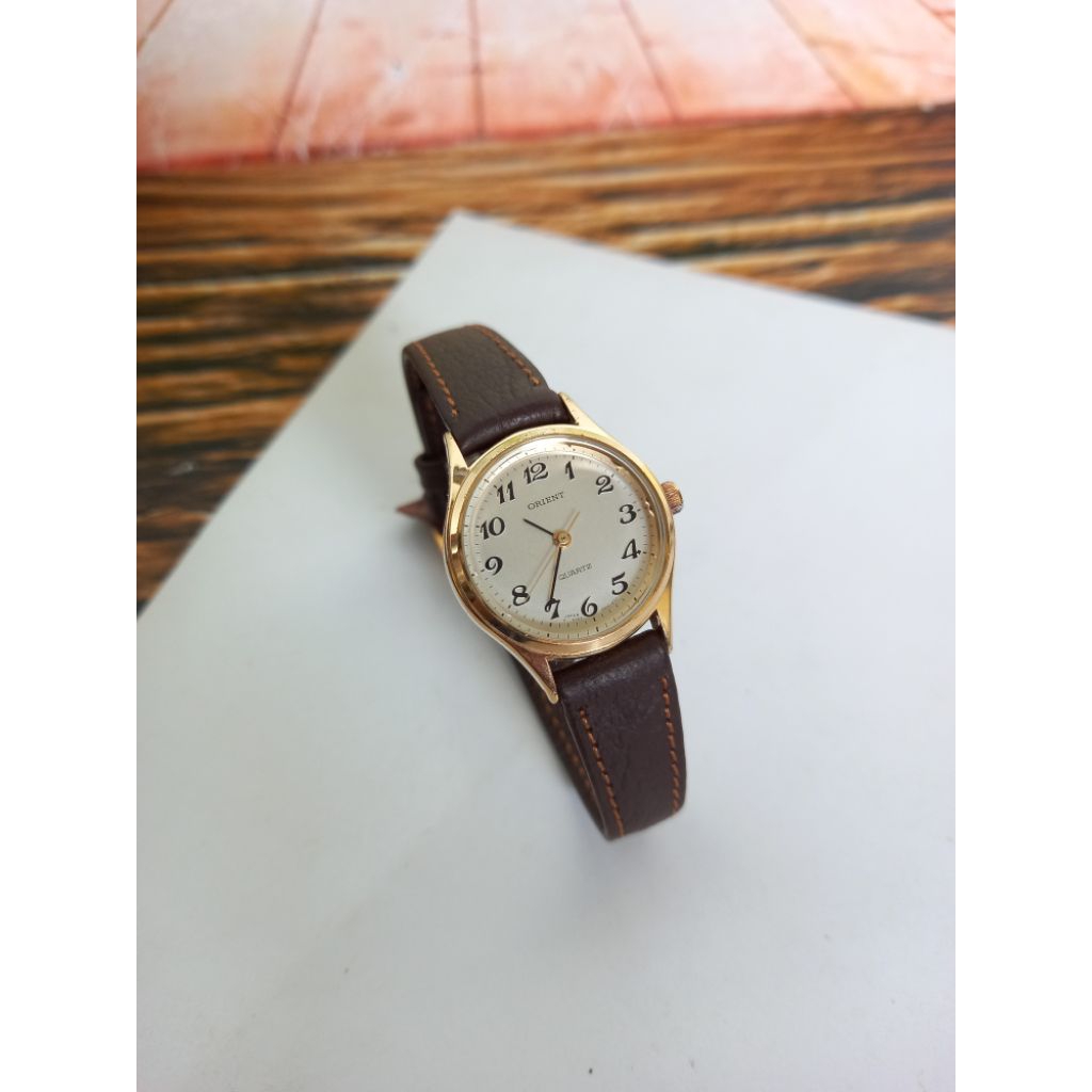 jj03351 jam tangan wanita orient quartz gold plated