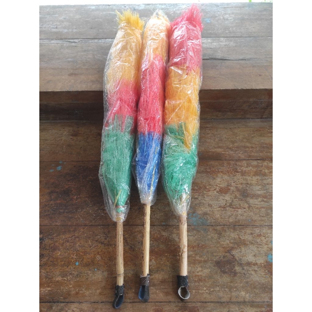 Sulak Rafia Kemoceng Rafia Gagang Kayu