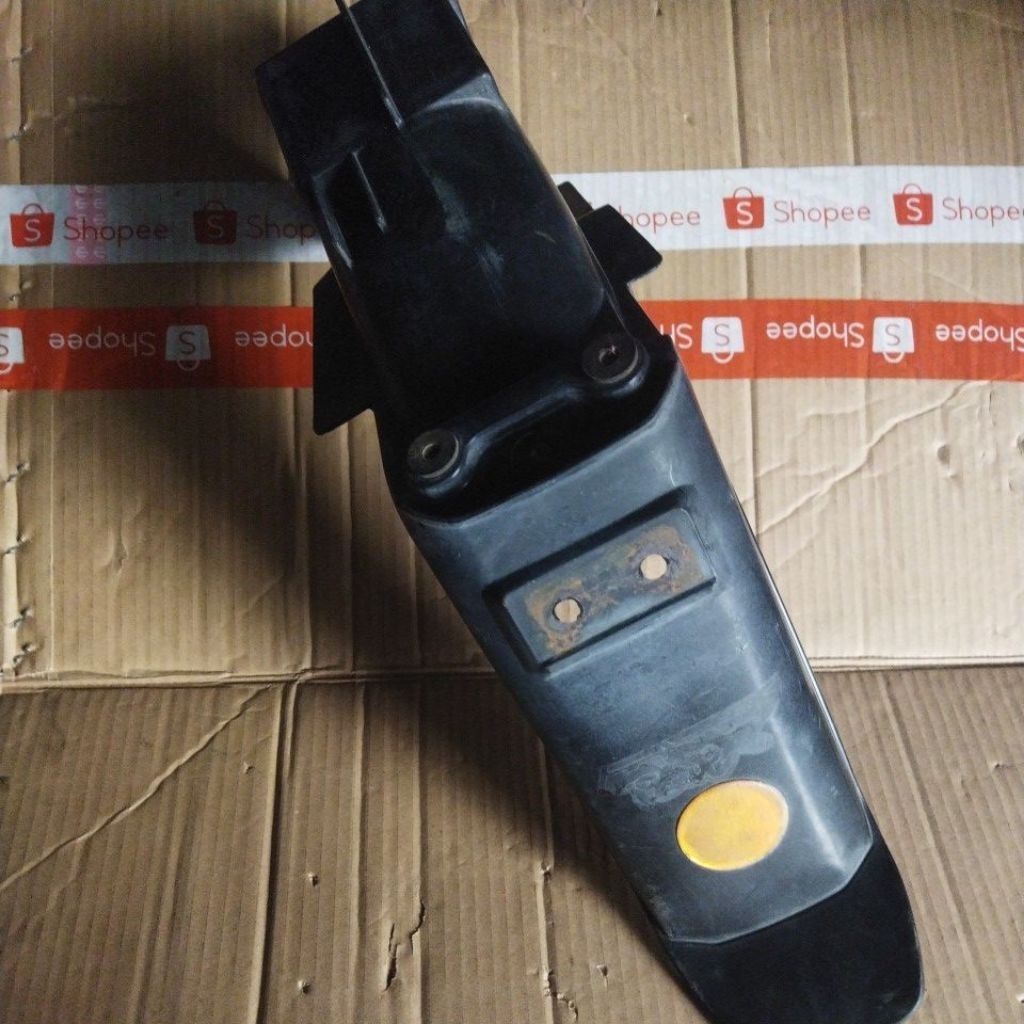 SPAKBOR BELAKANG YamahA FIZ R FORCE CALTEX SeconD OriginaL SLEBOR REAR FENDER FIZR F1 ONE MARLBORO