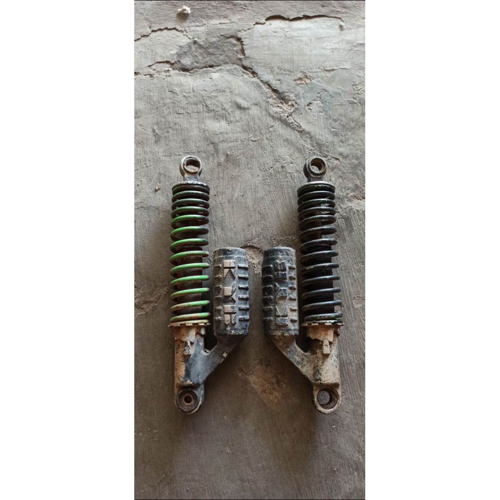Shock belakang kyb rzr