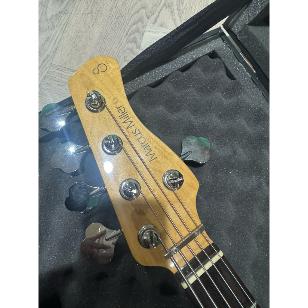 Bass Marcus Miller V3