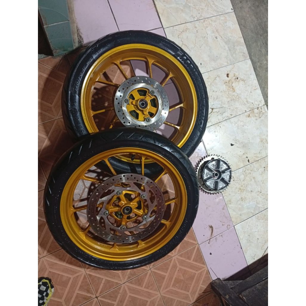 Velg r15 v3 v4 viksen R ori siap pakai sesui dengan foto