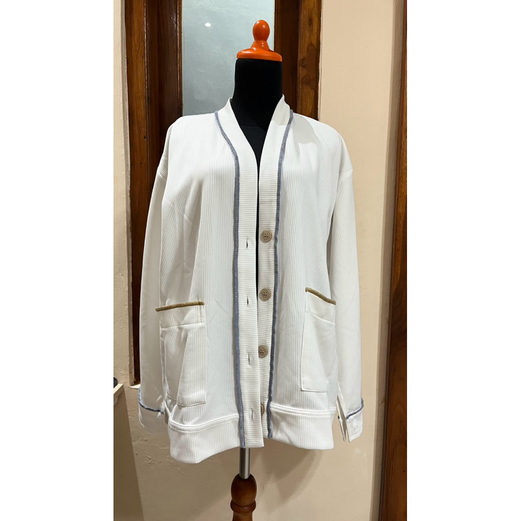 Dizayn Korean Cardigan Knit Unisex warna Broken White