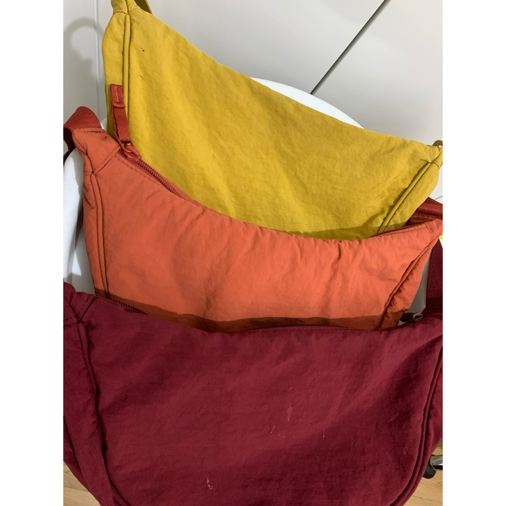 (Preloved) UNIQLO Tas Bahu Mini Bulat Original