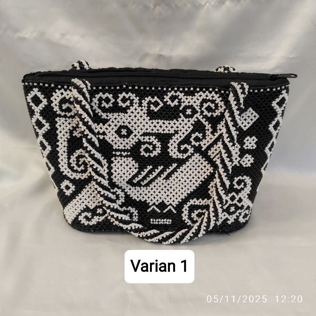 Tas manik motif dayak kalimantan