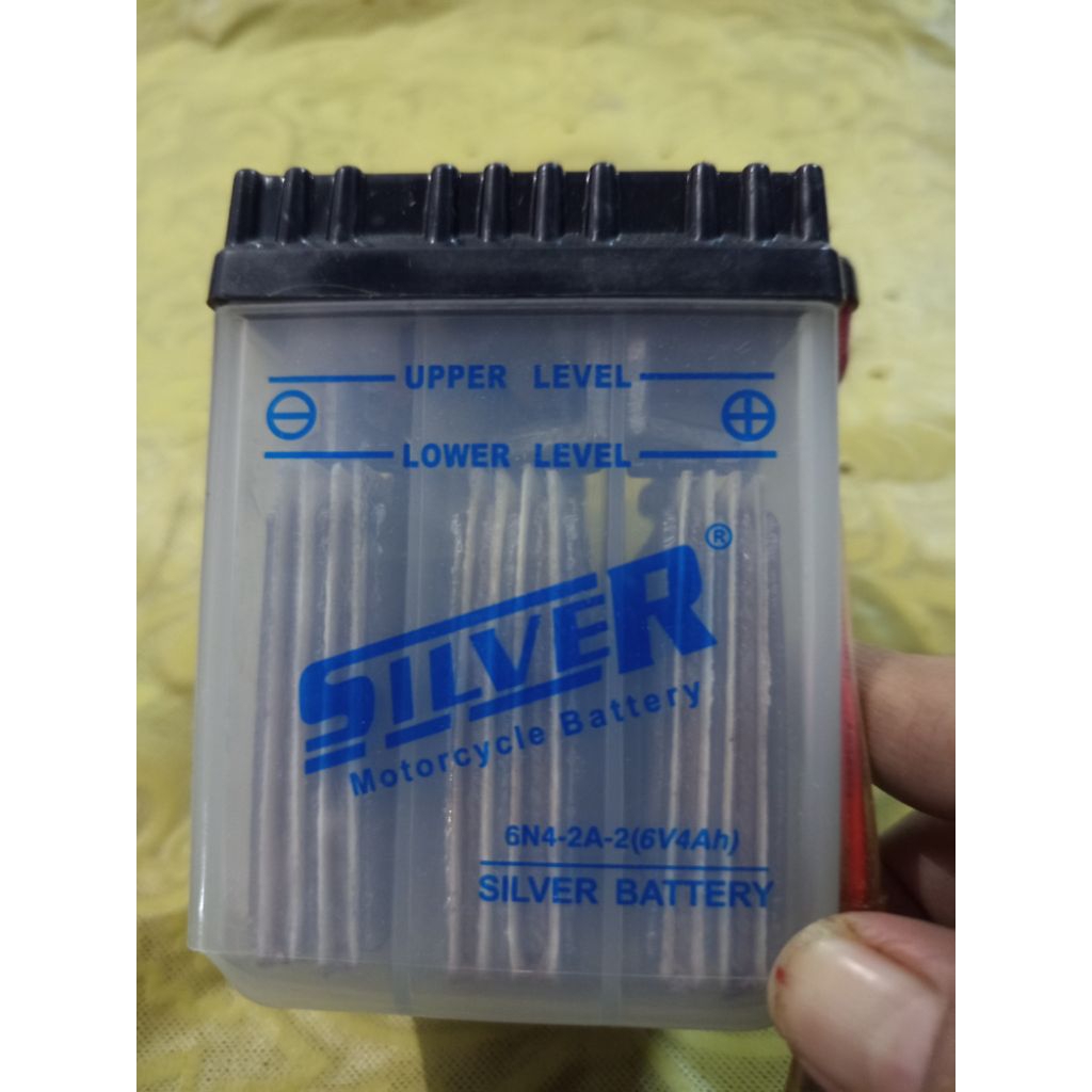 AKI ACCU BATTERI 6N4 - 2A - 2 6V HONDA WIN merk SILVER