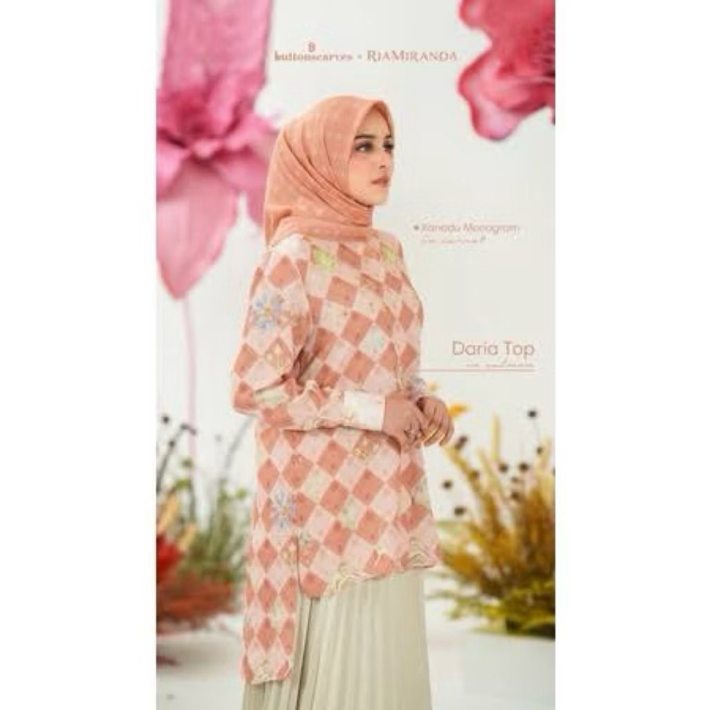 As is New  Daria top By Buttonscarves x Ria Miranda Size M
