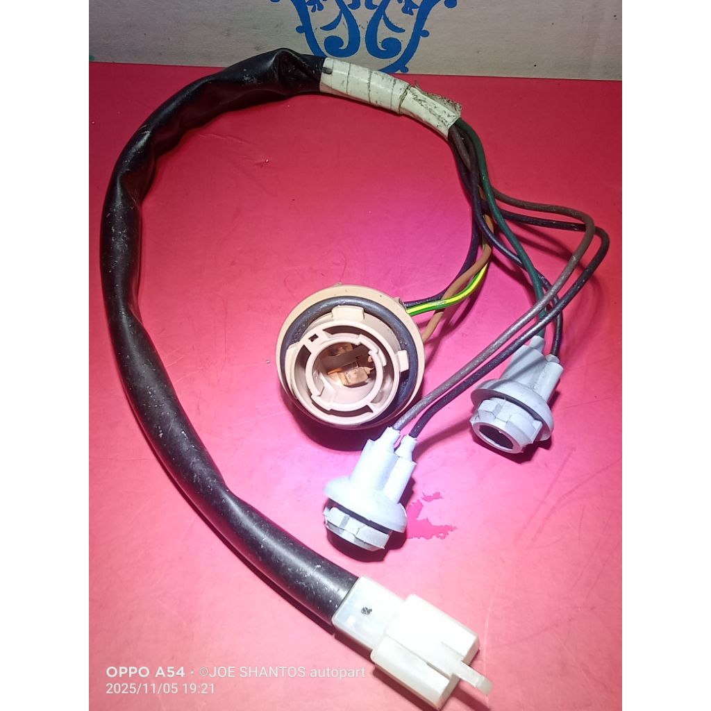 FITING LAMPU STOP + SEN BELAKANG LEXI ASLI YAMAHA YGP BERKUALITAS 100%bisa COD