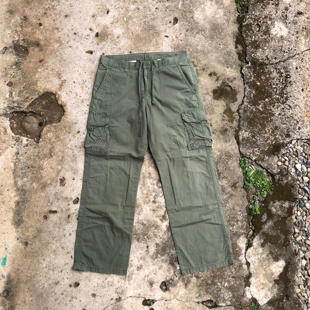 Uniqlo Baggy Cargo Pants ( second/bekas )
