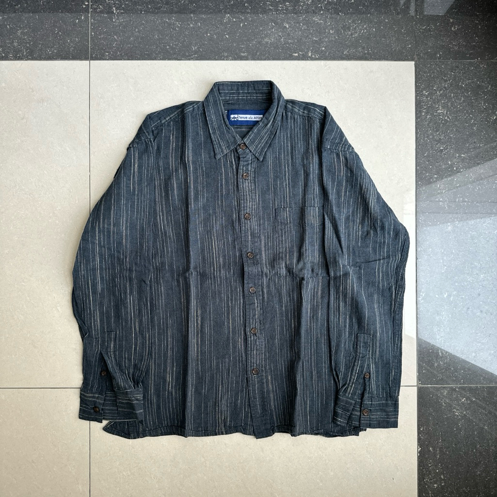 tenue de attire shirt