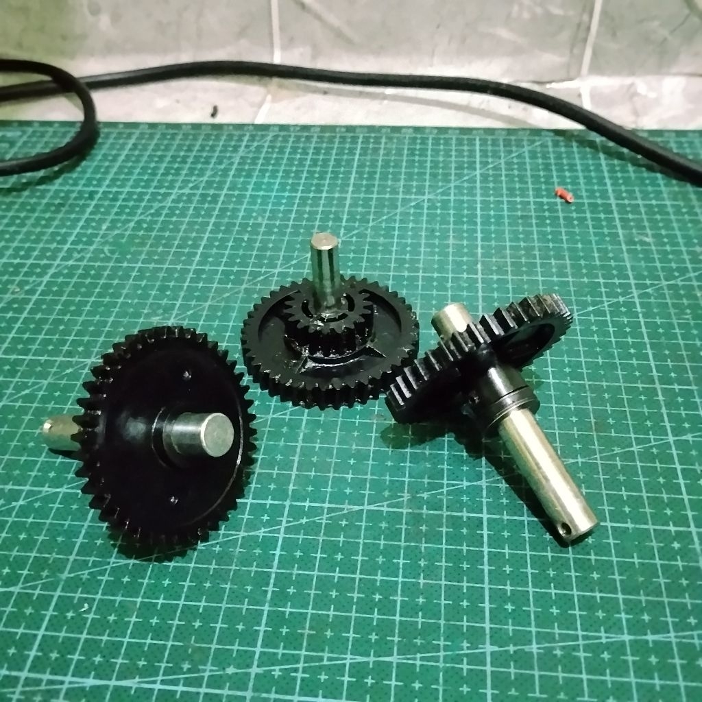 Set Gearbox Plastik + As Besi (Bekas Dinamo Gearbox)