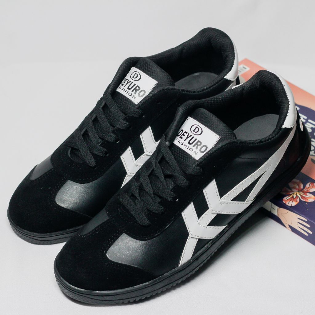 Sepatu Sneakers Casual Suede Cowok | DEYURO fashion "Specta Hitam & Putih"