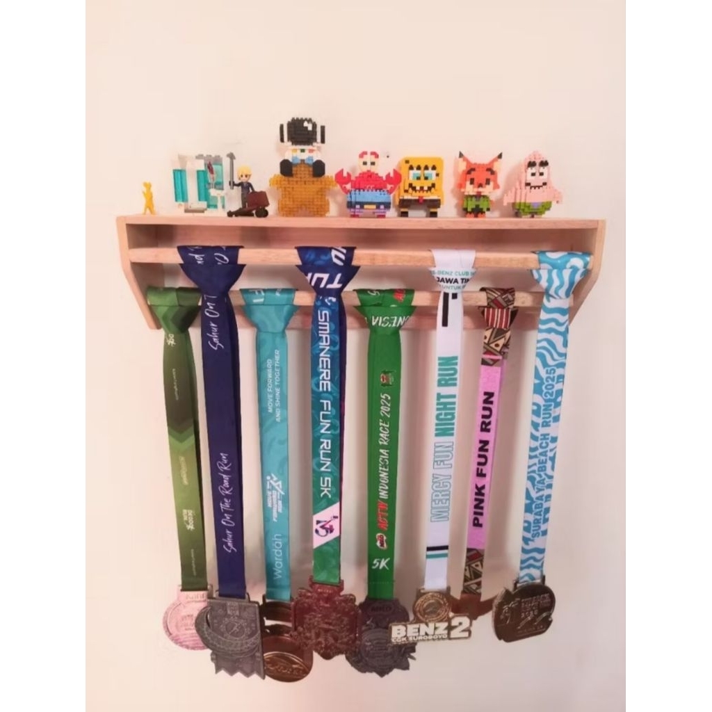 Rak Gantungan Medali Piala /Rak Piala/ Gantungan Dinding Kayu mahoni Serbaguna