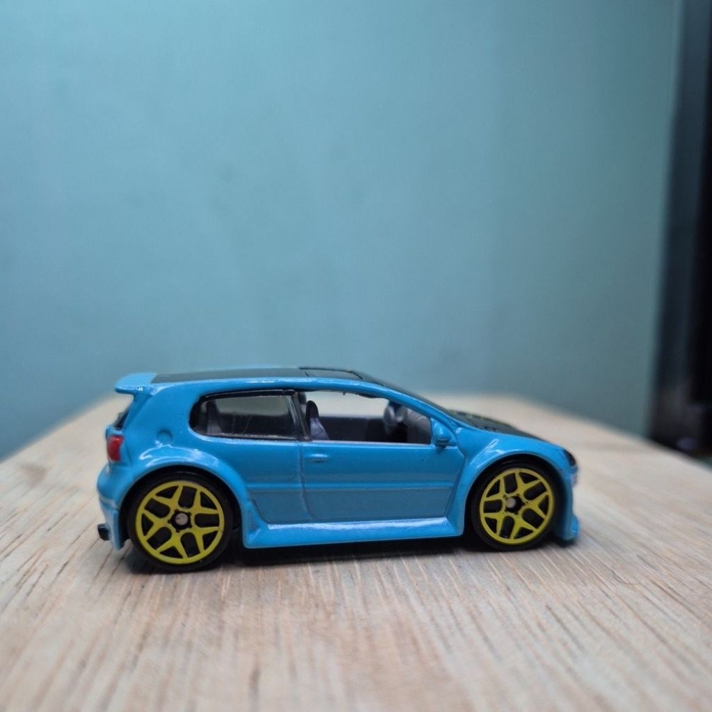 HOT WHEELS VOLKSWAGEN GOLF GTI BIRU