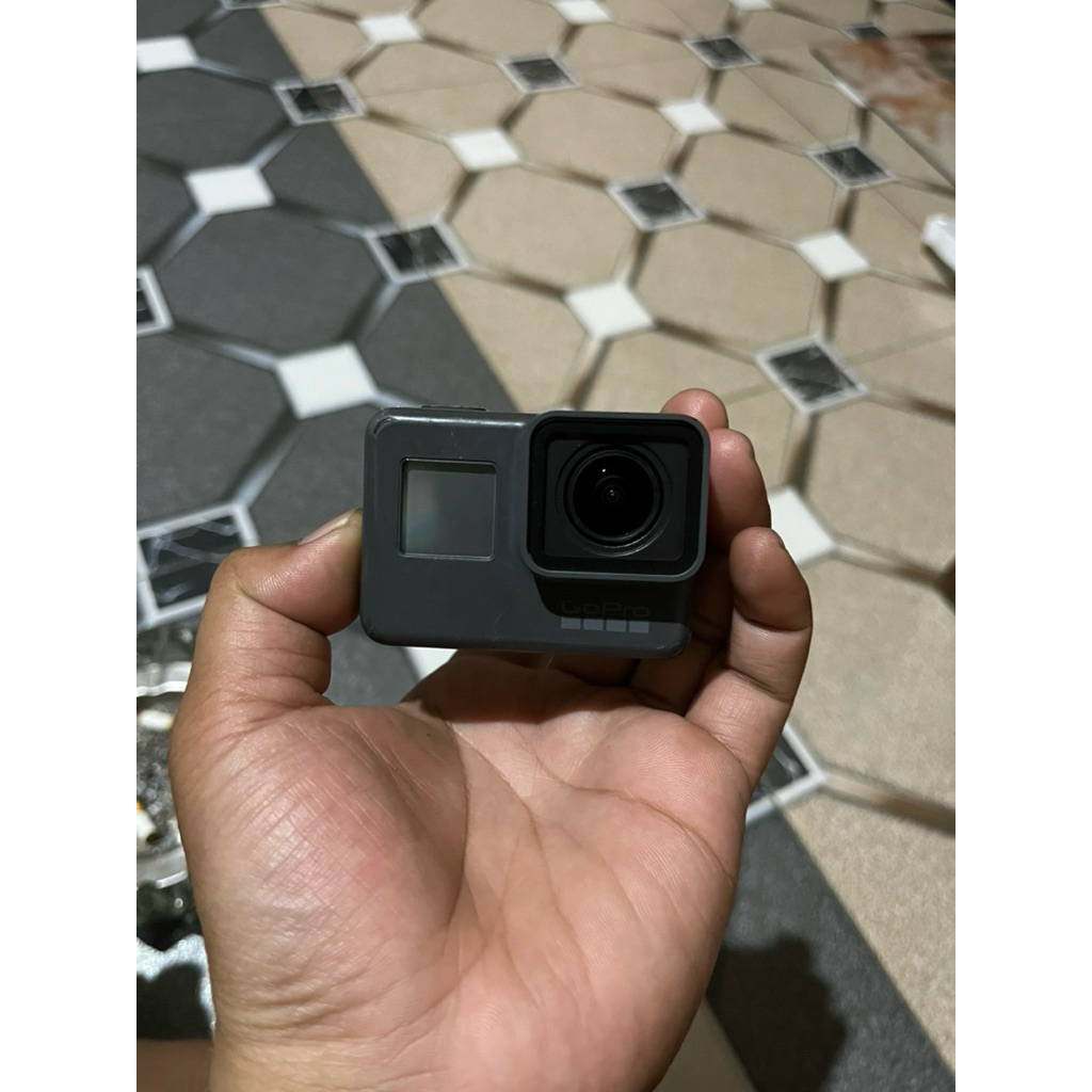 GoPro HERO6 Black Kamera Aksi 4K - Tahan Air 10m, Stabilisasi Video
