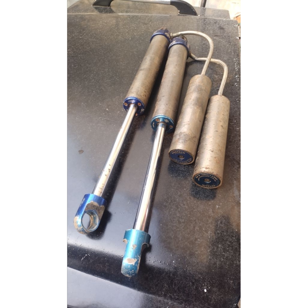 shock fabtech reservoir trevel 10" butuh service