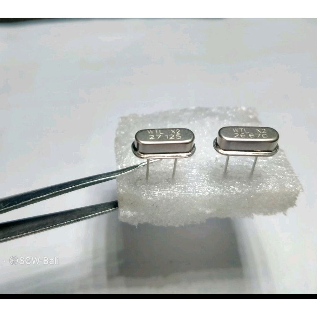 Xtal kristal  26.670 Mhz dan 27.125 Mhz (sepasang)