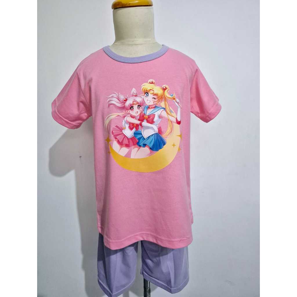 Helo Piyama - Baju Tidur Stelan Kaos Anak Cewek Sailor Moon Peluk Pink