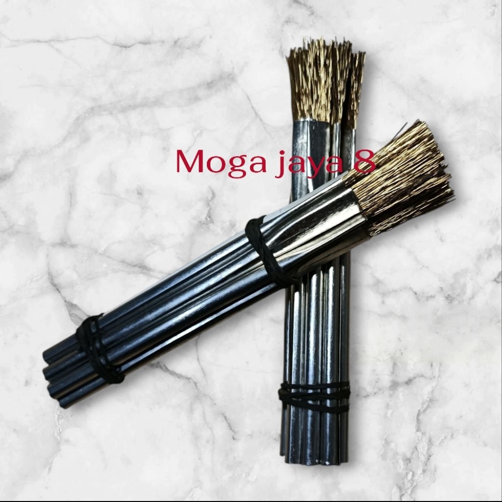 Sikat kawat / Kuas kawat kecil.