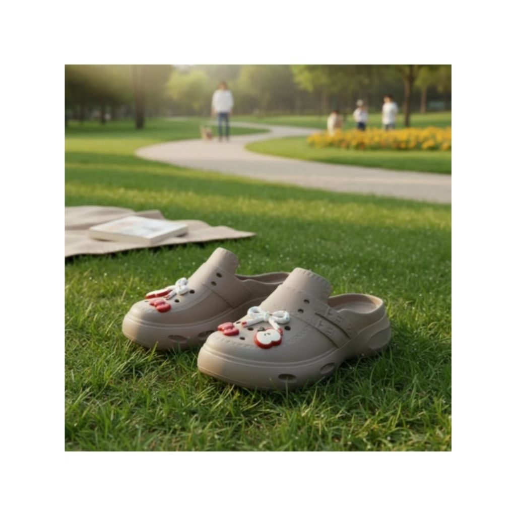 Sepatu Crocs Wanita - Dekorasi Natal yang Lucu, Nyaman, dan Anti Selip