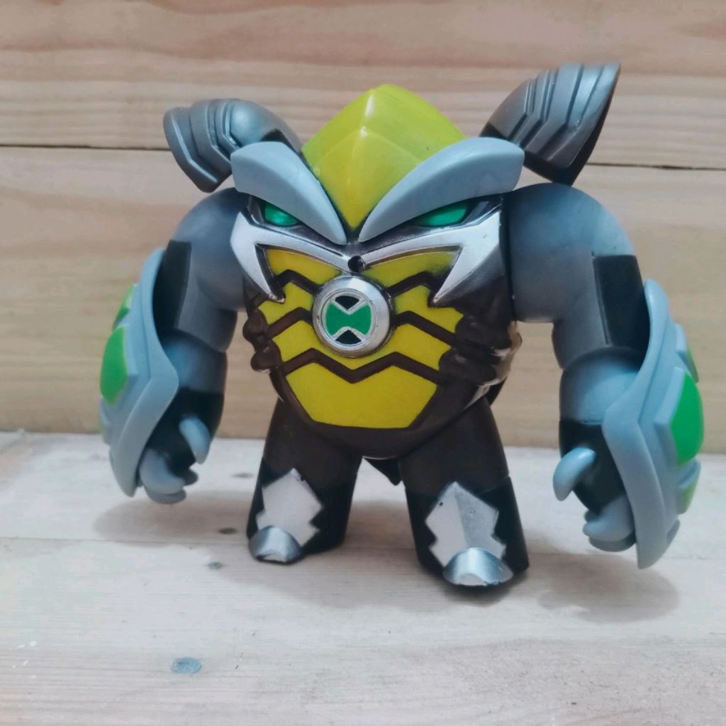 action figure omnitrix omniverse figue Ben 10 - Omni-Kix Armor cannonbolt figure cannonbolt ben ten