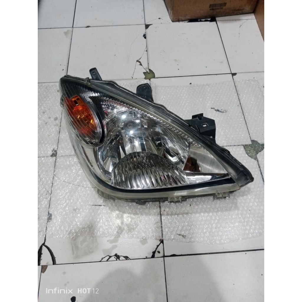 Headlamp lampu depan Avanza VVT-i  2010 Original Kanan RH