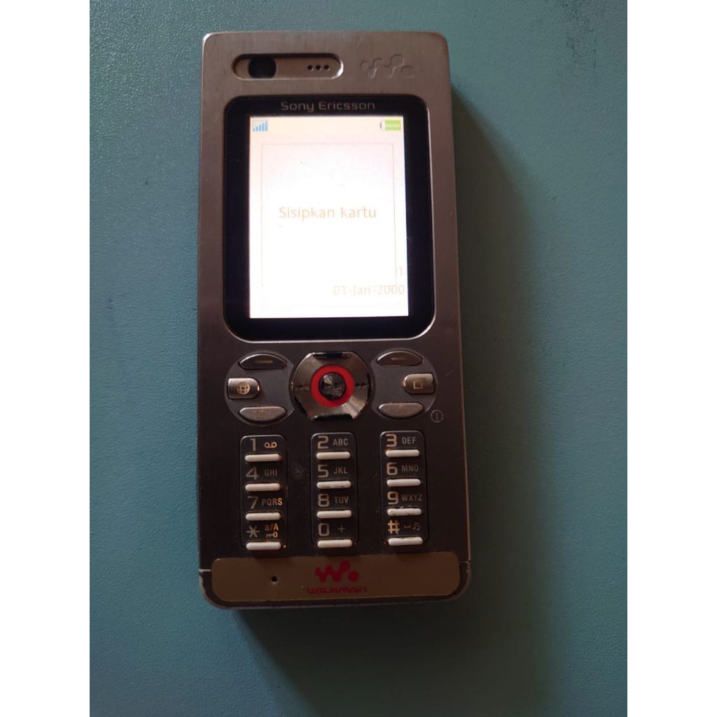 Sony Ericsson W880i W880 kondisi nyala Bahan