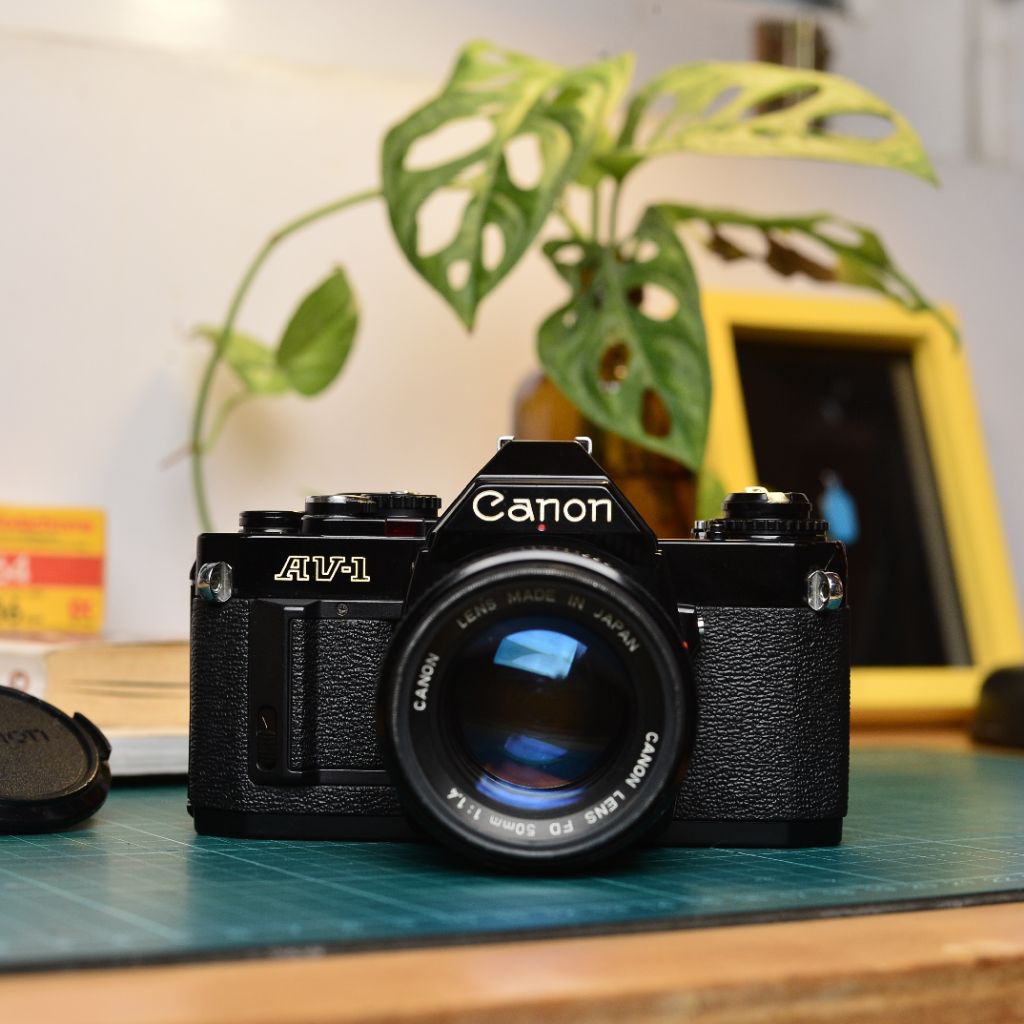 kamera analog SLR CANON AV-1  *body only