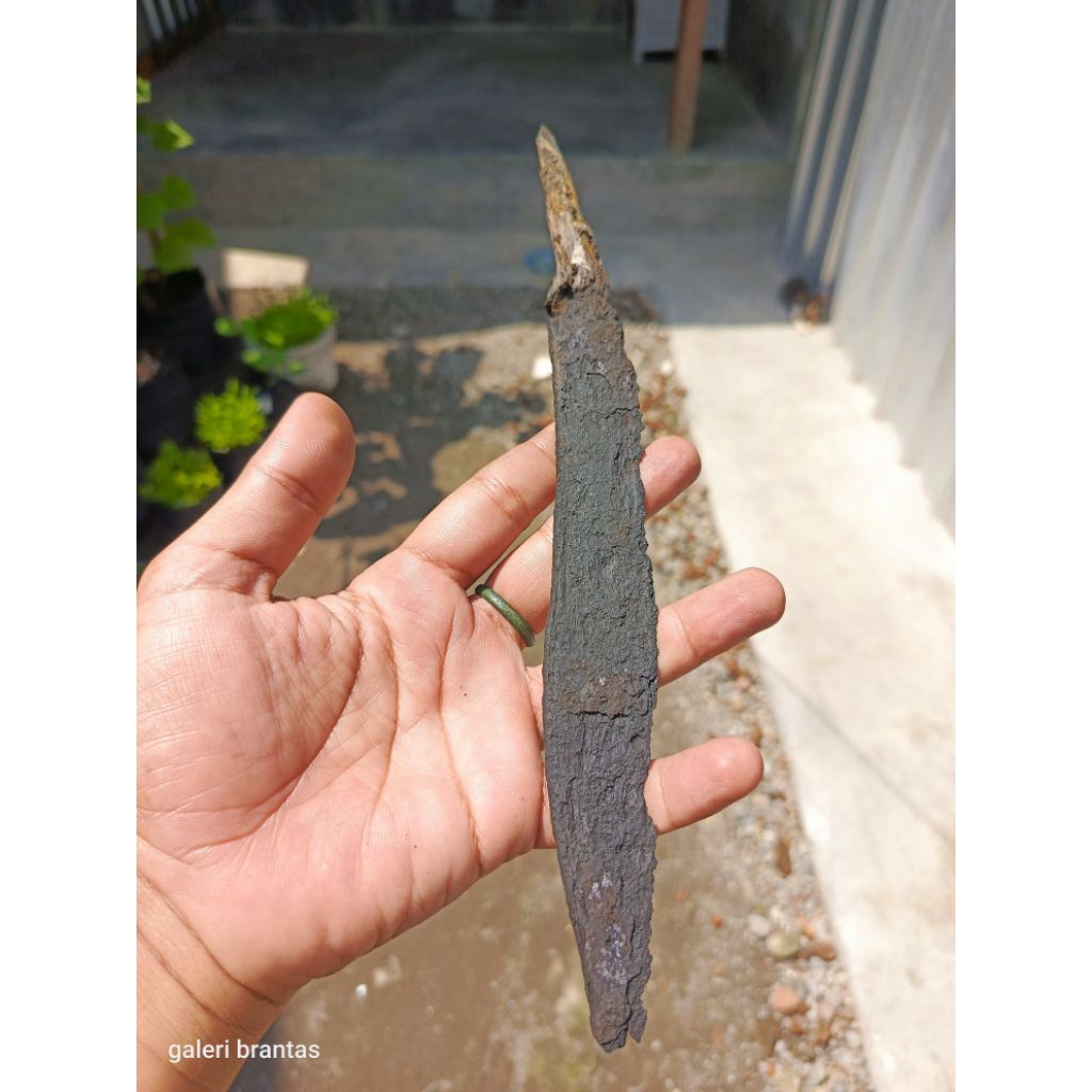 pusaka Wedung primitif temuan sungai