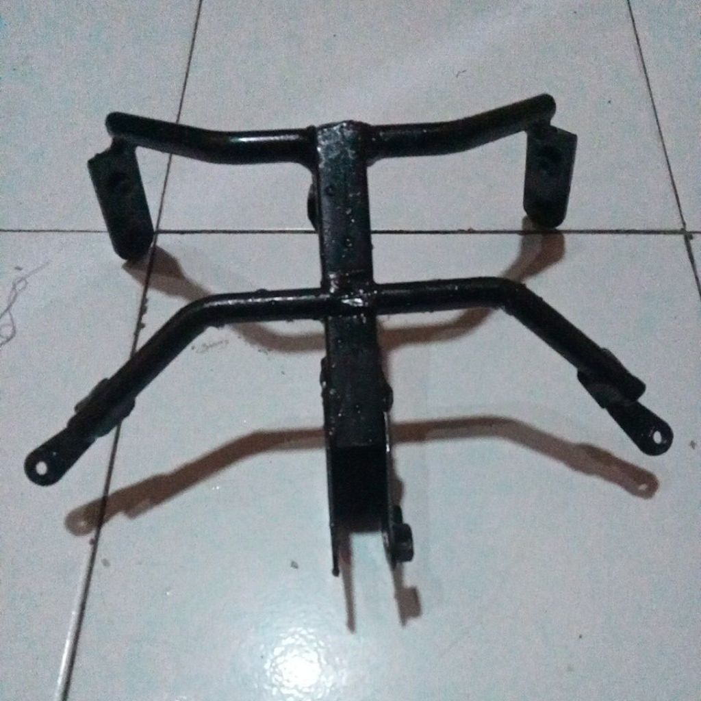 bracket dudukan lampu depan tanduk Honda CBR 150 old Thailand original