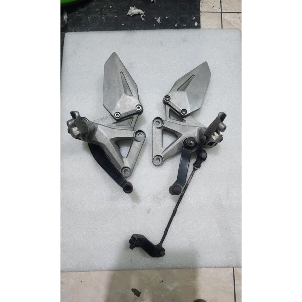 Footstep Cbr250rr Cbr250 rr foot Step Underbpne Cbr 250r pedal rem dan Operan limbah moge
