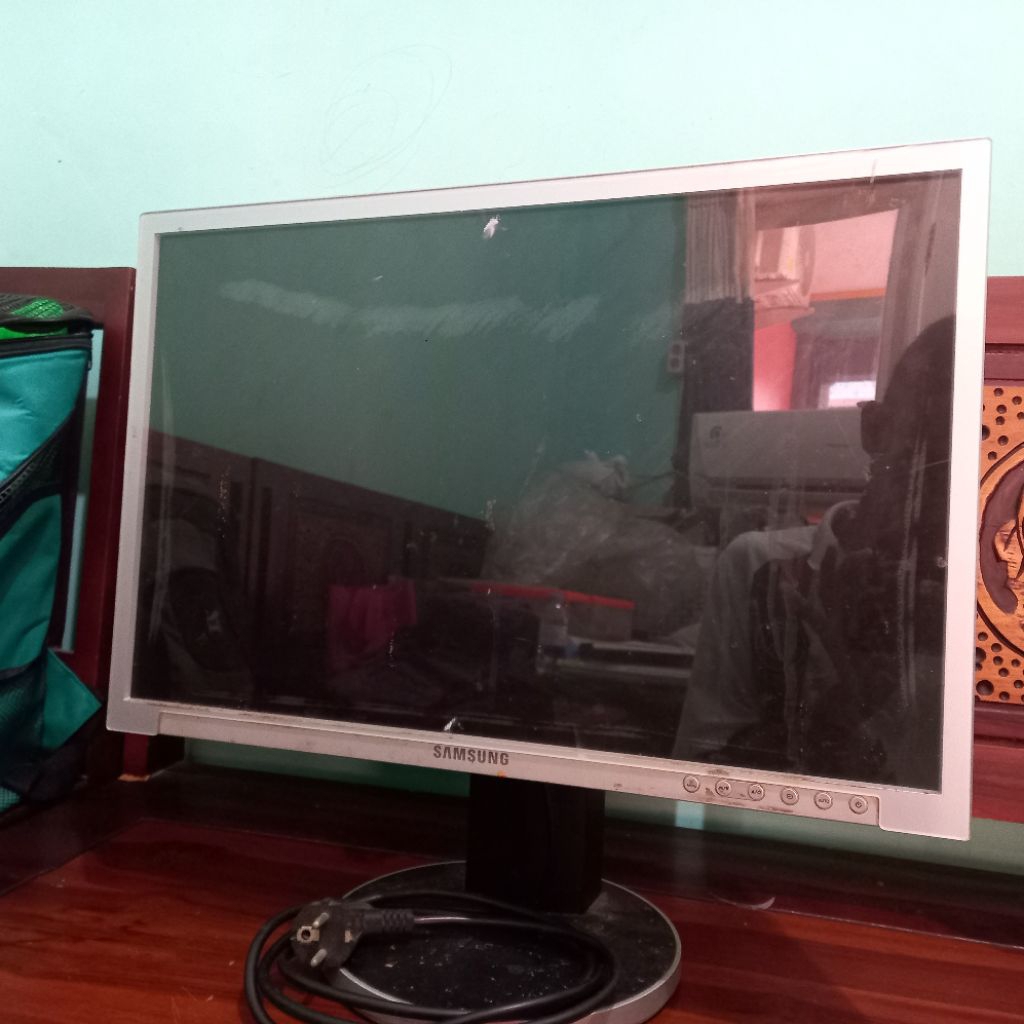 Monitor LCD Samsung 22" Inch SEC-LDP22WS (Bekas)