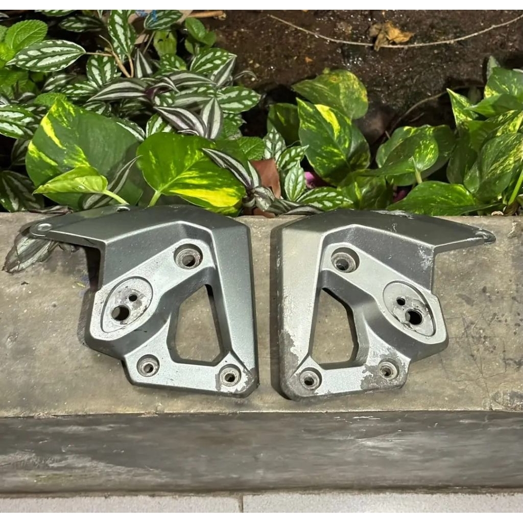 KUPINGAN LAMPU DEPAN TIGER REVO BARONG 2012