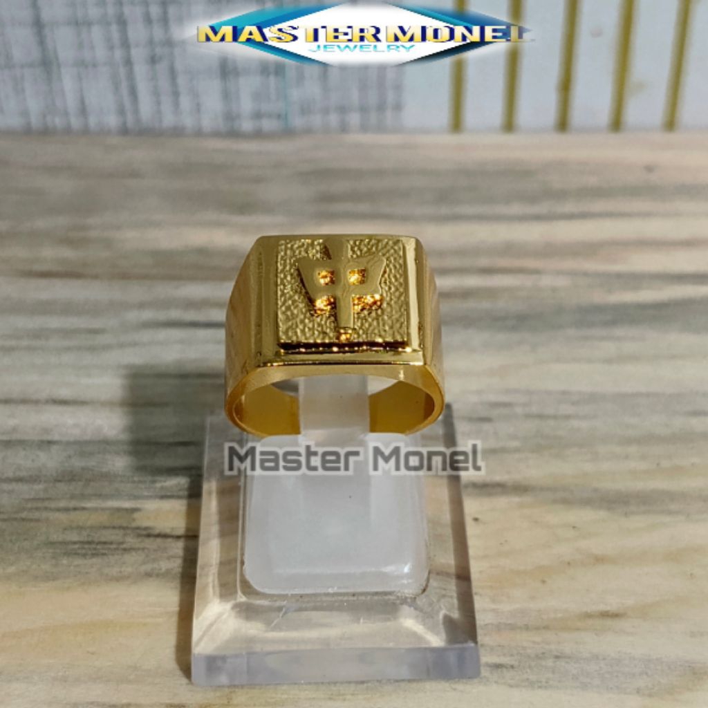 Master Monel - Cincin Pria Gold BOSS Logo Mahjong Pasir-Pasir Mewah Bisa Custom Logo untuk Tampilan 