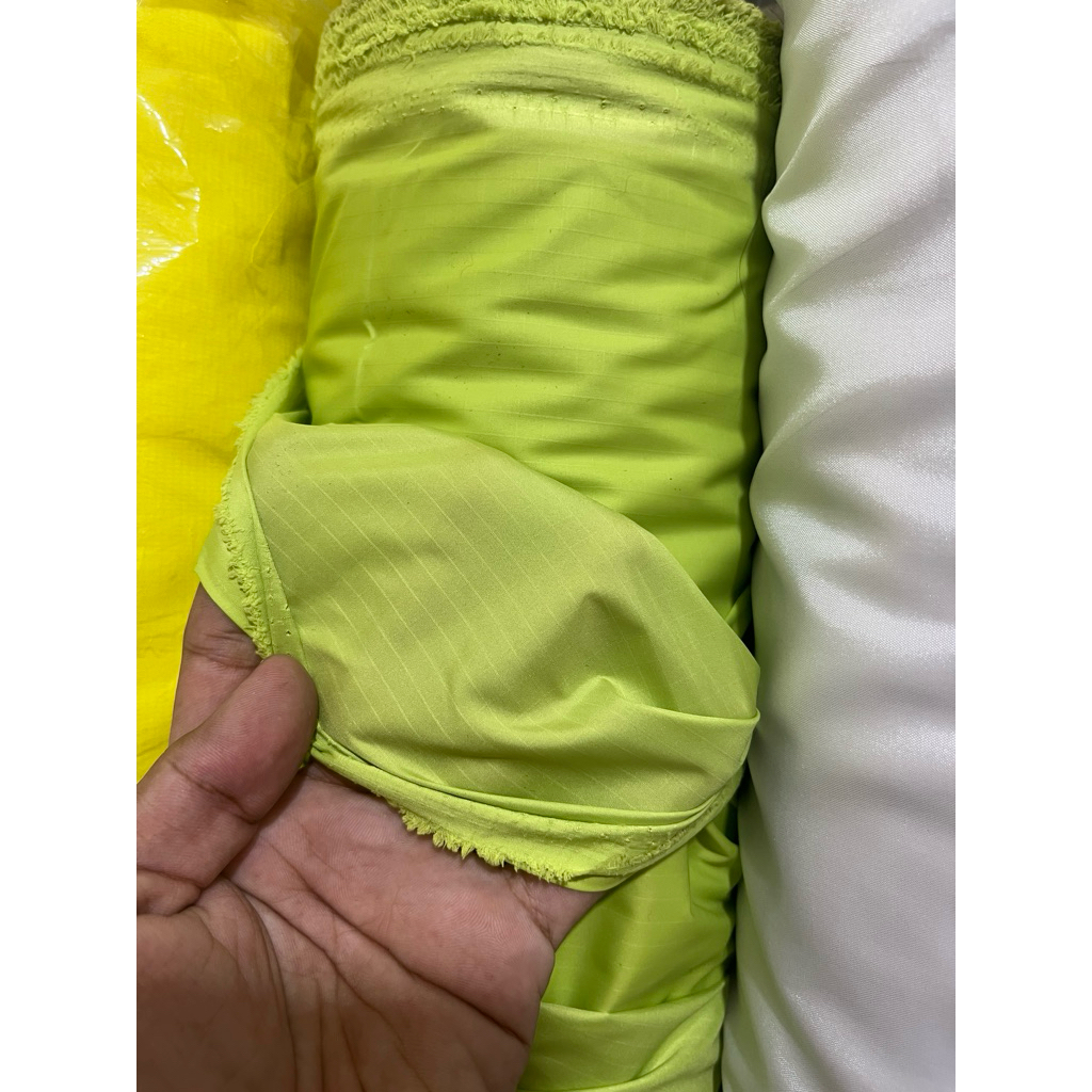 KAIN PARASUT RIPSTOP NILON WATERPROOF/WARNA IJO