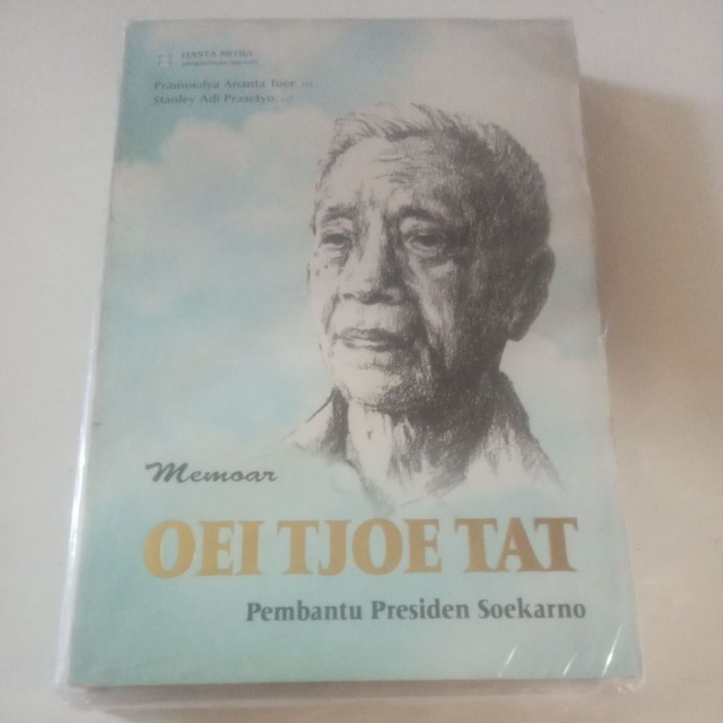 Buku Bekas.(Ori).Memoar Oei Tjoe Tat.(Pembantu Presiden Soekarno). Oleh: Pramoedya Ananta Toer.