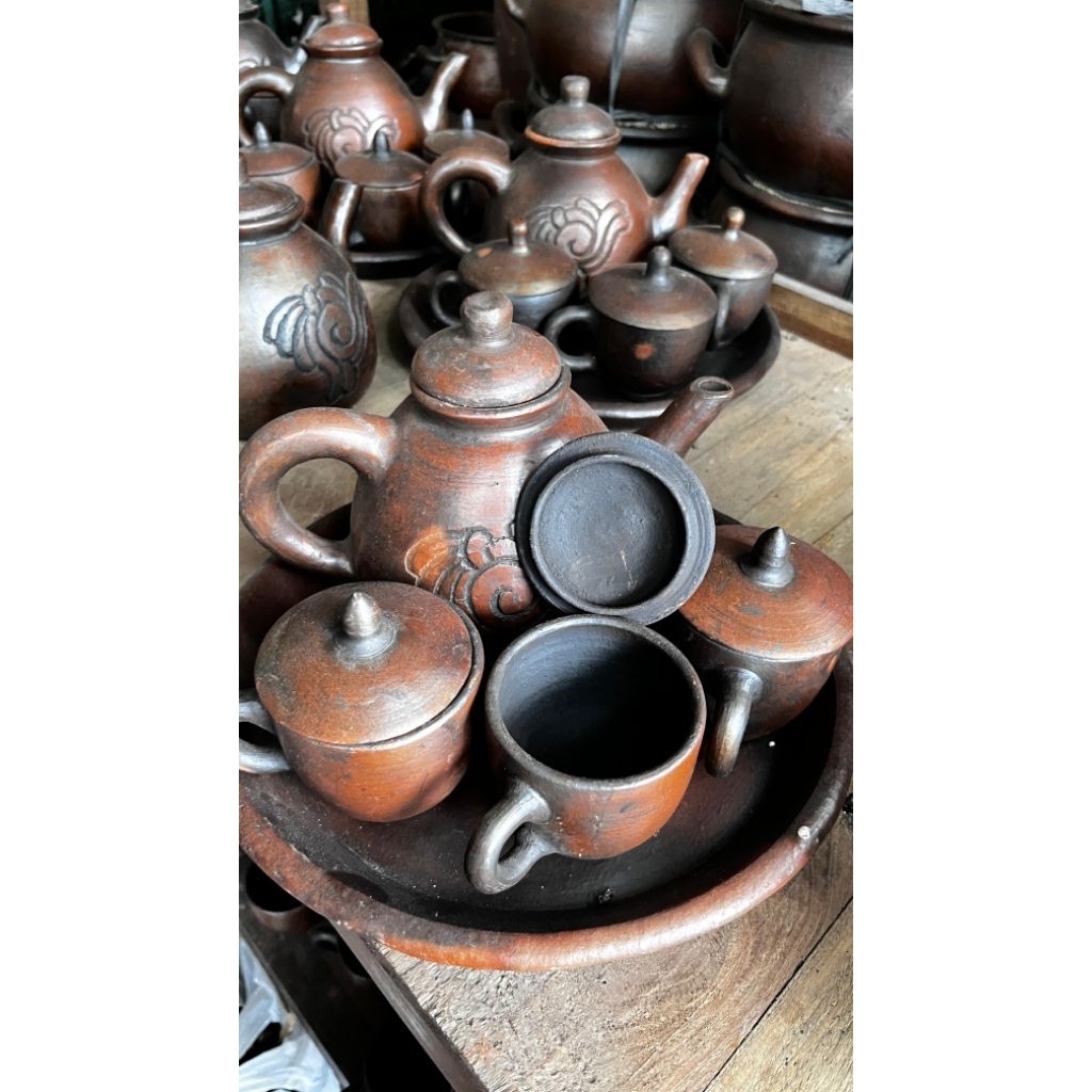 SATU SET POCI DAN CANGKIR TANAH LIAT