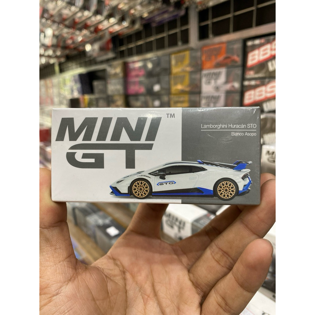 Mini GT Lamborgini Huracan STO