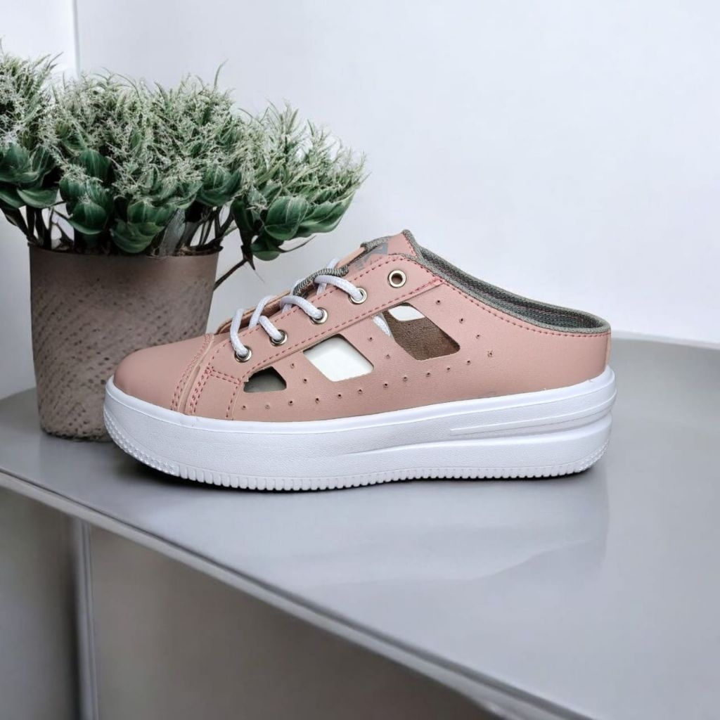 Sneakers Selop Casual Wanita Model Korea – Ringan & Empuk Dipakai Sehari-hari Size 36-40