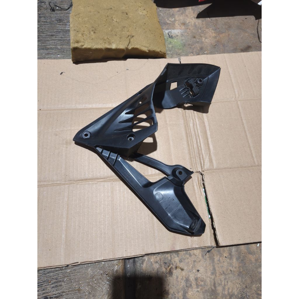 Shroud Inner Cover Sayap Dalam CB150R Old Original Second (kanan)