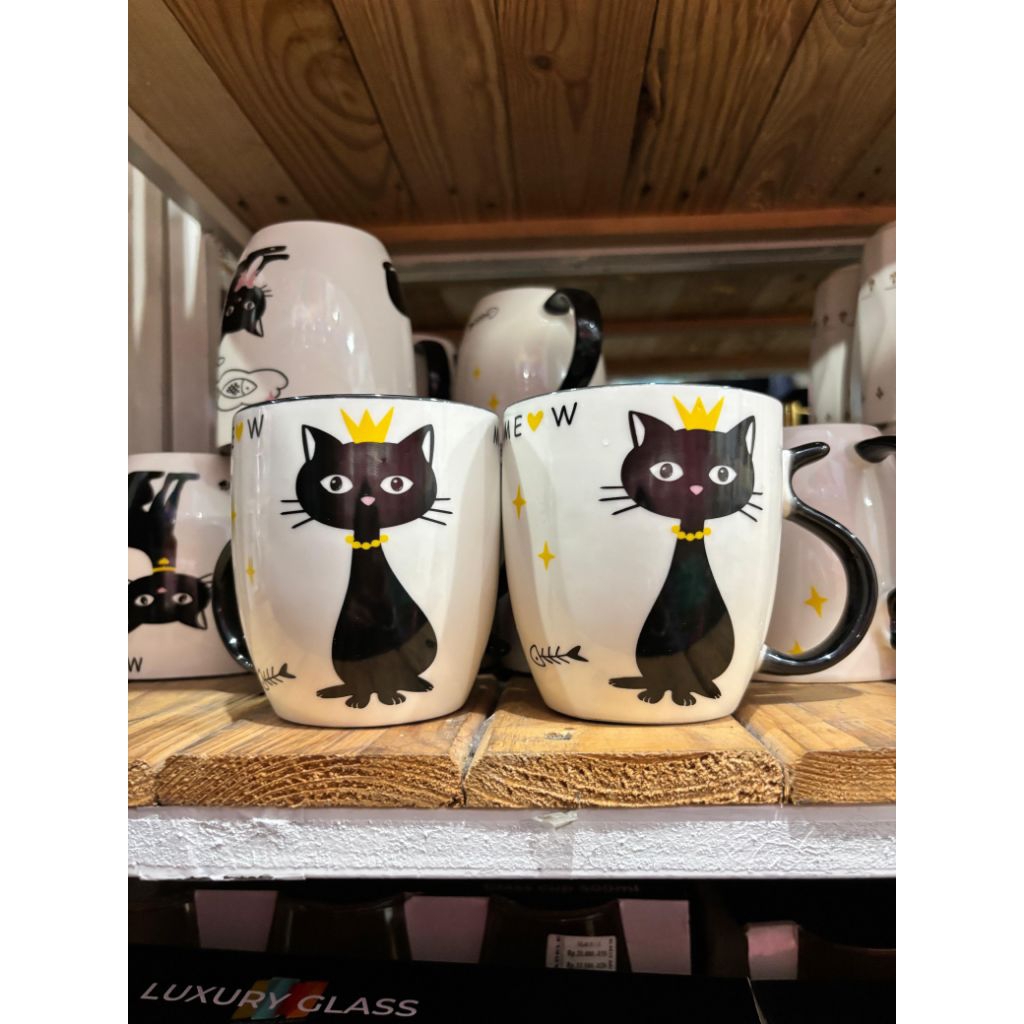 Mug Kucing Hitam Mahkota – Lucu & Elegan untuk Pecinta Kucing
