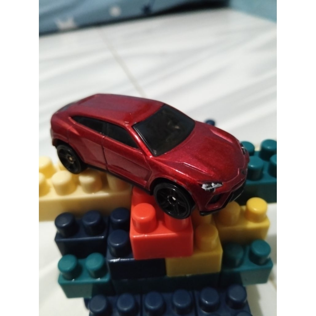 hotwheels loose (LAMBORGHINI URUS)