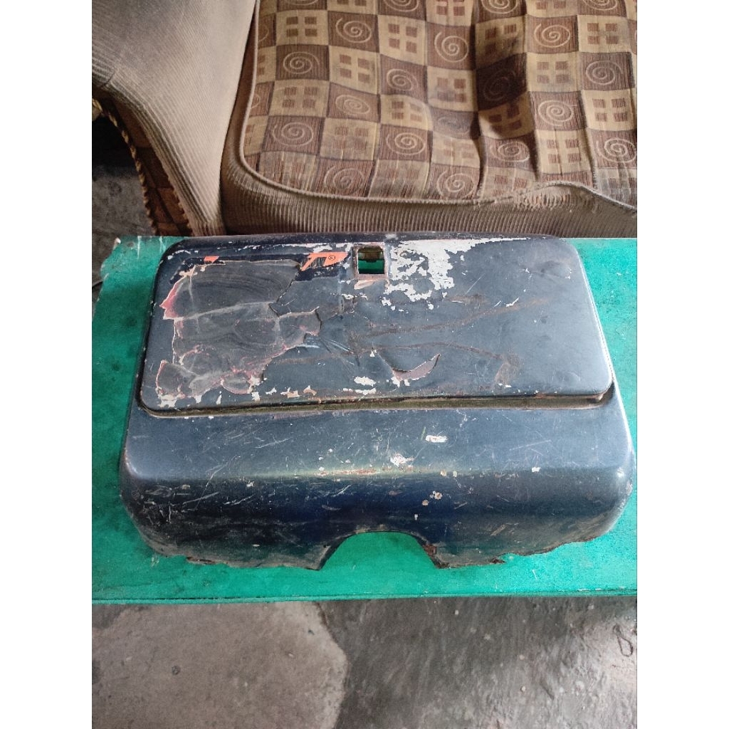 laci box depan vespa