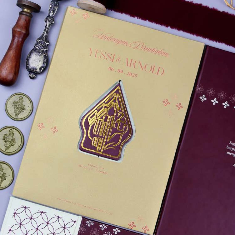 Undangan Pernikahan Hardcover Lipat 3 Adat Jawa + Amplop Hard Cover Envelope Mewah Potrait dan Tebal