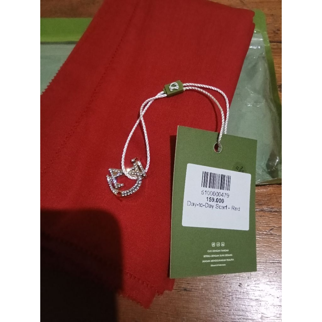 new day scraf by zytadelia warna red