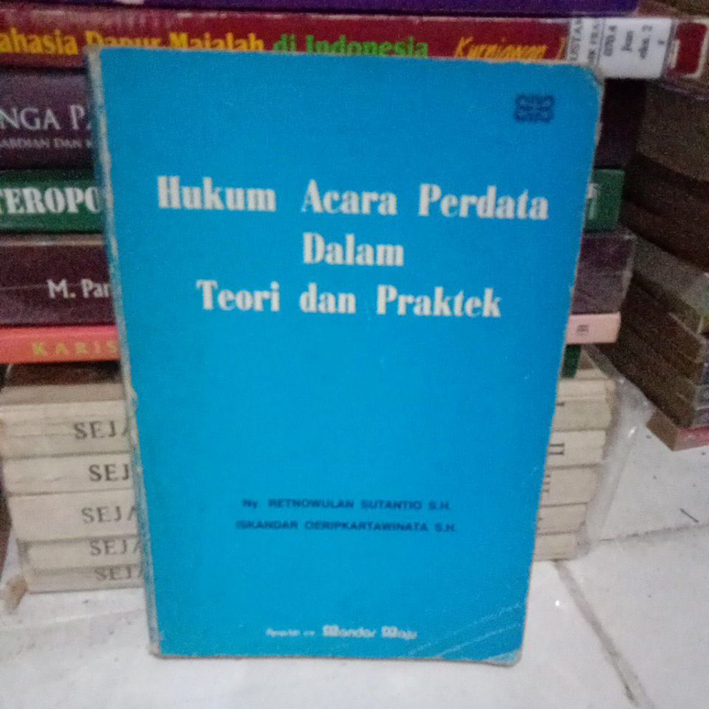 hukum acara perdata dalam teori dan praktek nyonya Retno Wulan