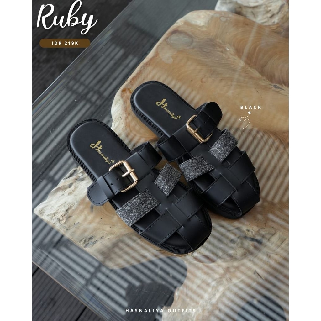 Sandal sepatu Hasnaliya Outfit