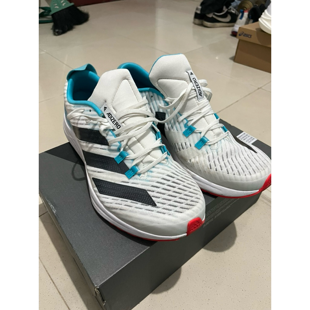 sepatu lari adidas