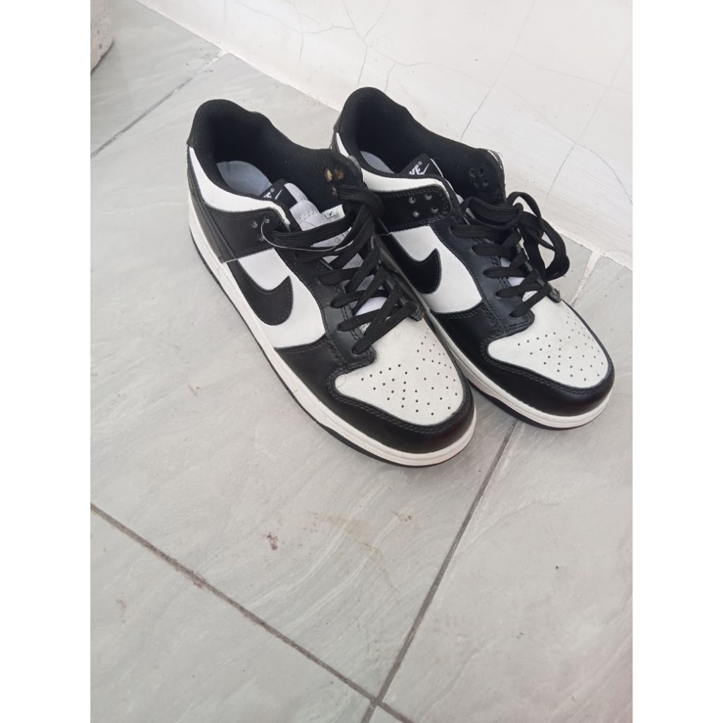preloved sepatu Nike dunk low retro/panda
