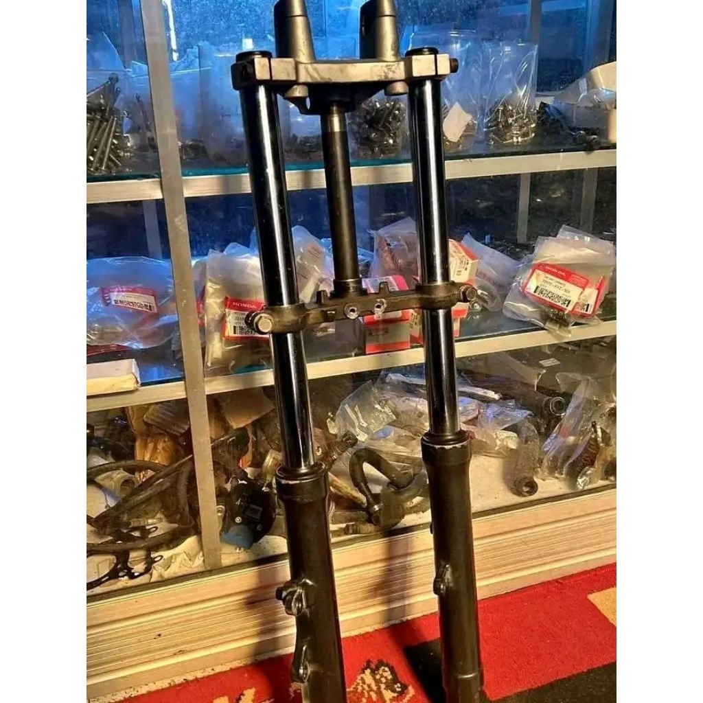 sok shock shockbreaker depan Yamaha Vixion barang asli original copotan masih layak pakai satu set,,